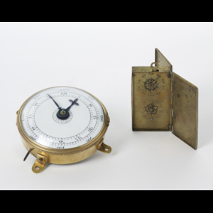 COMPTEUR Lot comprising two brass rev counters. One round,...