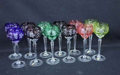CRISTALLERIES NACHTMANN. Suite de douze verres à pied en cristal à coupes colorées et gravées...