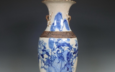 China, blauw-wit porseleinen vaas, 20e eeuw