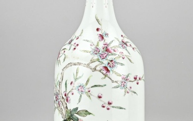 Chinese vase in bottle shape, H 46 cm.