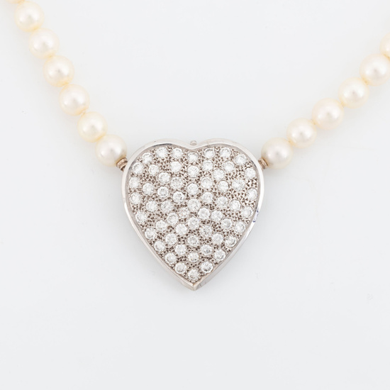 Cultured pearl necklace, clasp heart white gold and brilliant cut diamond