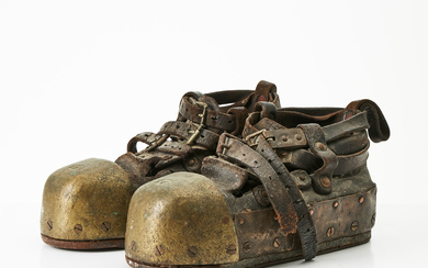 DIVING SHOES, 1 pair, for heavy diving, Erik Andersson, early 20th century, leather, with brass toe caps, copper side bleck and sole underside in lead, inside with wood, toe caps marked EA.