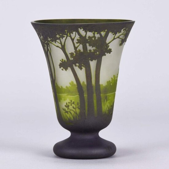 Daum Frères (late 19th Century) French Art Nouveau etched and enamelled cameo glass vase. Japanese inspired grey over green landscape vase, signed. Circa 1900. Height 14 cm.