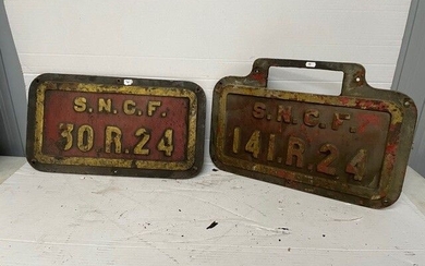 Deux plaques en fonte de locomotive SNCF... - Lot 16 - Beaussant Lefèvre & Associés