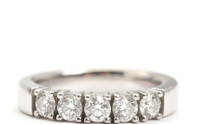 Diamond eternity ring set with five brilliant-cut diamonds totalling app. 1.00 ct., mounted in 14k white gold. Size 57. Weight app. 7.5 g.
