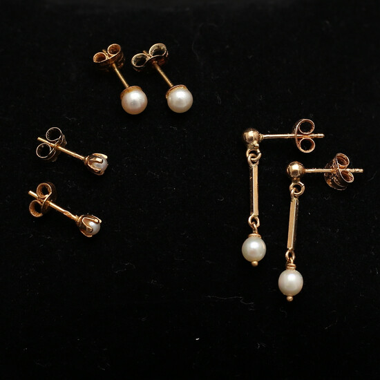 EARRINGS with pearls, 3 pairs, gold, 18 K, total weight 2. 19 grams.