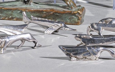 Edouard Marcel Sandoz (1880-1971) pour CHRISTOFLE, collection GALIA Suite de douze porte-couteaux animaux en métal...