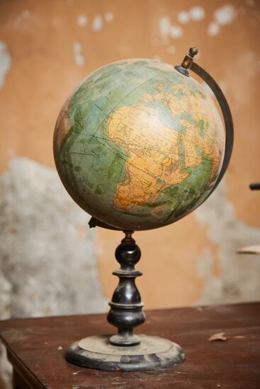 Globe terrestre par Vivien de St Martin à... - Lot 216 - L'Huillier & Associés