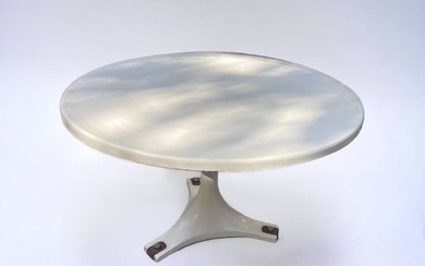 Ignazio GARDELLA (1905-1999) - pour Kartell Grande table circulaire à plateau en bois peint et...