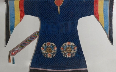 Important "Court garment" in embroidered silk with floral...