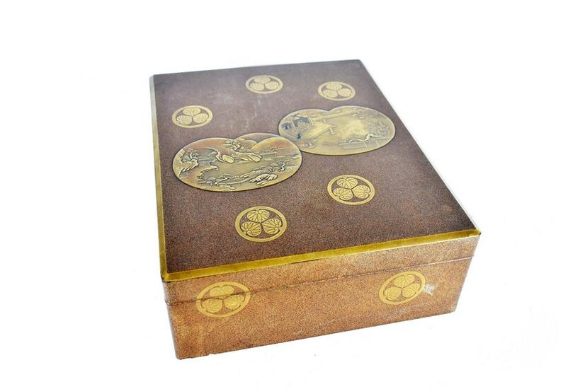 JAPANESE GILT DECORATED GILT LACQUER BOX