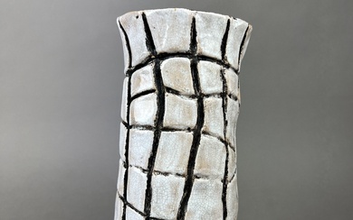 Loulou SCHILD (1943) Vase tronconique en céramique avec cuisson et émaillage en raku H 27...