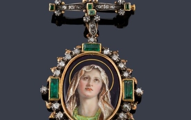 Medalla devocional con Imagen de La Virgen en esmalte policromado con orla de diamantes talla rosa y símil de esmeralda. S. XIX.