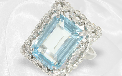 Modern, very beautiful and like new aquamarine/diamond goldsmith ring, platinum, aquamarine of approx. 7.5ct