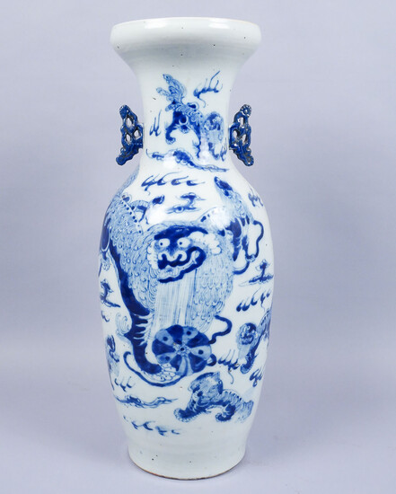 Monumental Chinese Blue & White Foo Dog Motif Porcelain Vase A9WBC