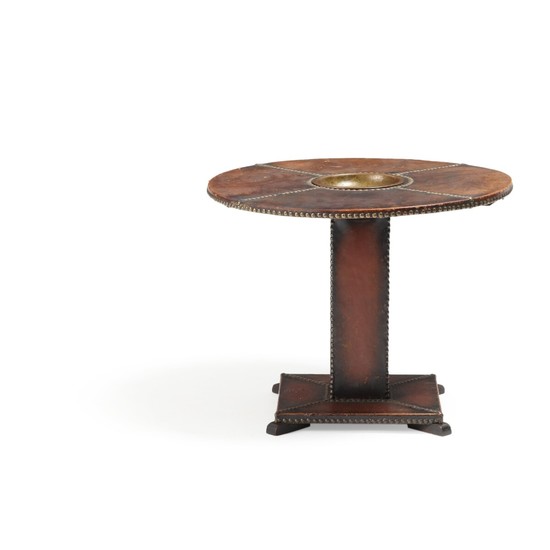 Otto Schulz: Circular coffee table with top, fitted with brass nails, a brass bowl is placed in the table. Made by BOET, Sweden. H. 48. Diam. 62 cm.