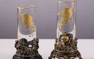 Paire de vases en verre Baccarat, incolore avec peinture dorée, France vers 1950, Baccarat, dans...