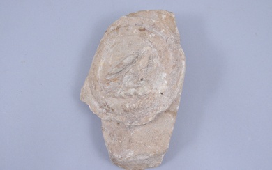 Probablement Smyrne ou ses environs Fragment de bas-relief romain figurant un aigle sur un foudre...