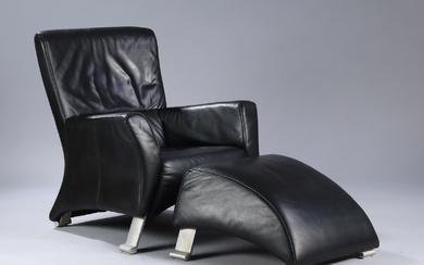 Rolf Benz. Hvilestol med tilhørende skammel, sort læder. (2)