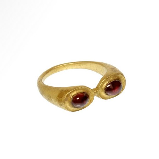 Roman Gold and Garnets Trumpets Ring, c. 2nd-3rd