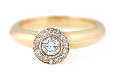 Ruben Svart A diamond cluster ring set with a brilliant-cut diamond weighing...