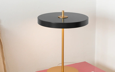 Søren Ravn Christensen for Umage. Table lamp with USB charging, model Asteria Table, Anthracite grey