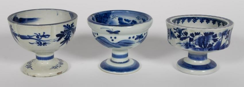 THREE, CHINESE BLUE & WHITE FOOTED PORCELAIN BOWLS