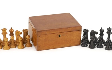 Un Jaques of London 4 1/2 pouces club size Staunton pattern chess setin lead weighted...