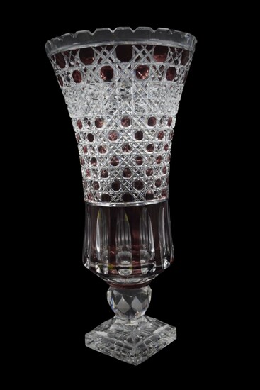 Vase en cristal taillé dans le style du... - Lot 116 - MJV Soudant