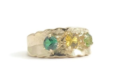 Vintage 3-Stone Green Peridot Citrine Gemstone Ring 14K Yellow Gold, 4.13 Grams