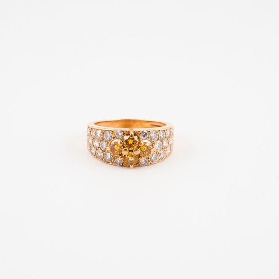 Yellow gold (750) rush ring centred on a...