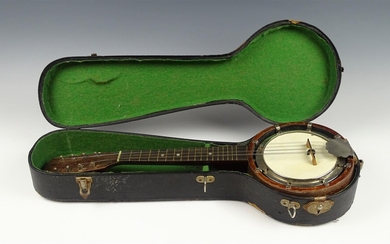 (-), klein model banjo in foedraal, 3e kwart...