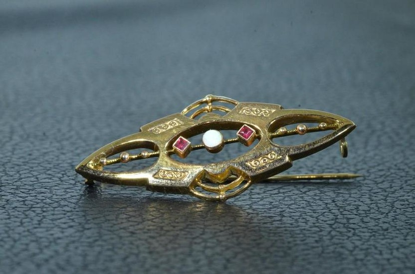 14 KT Yellow Gold Brooch set with Opal and Rubies