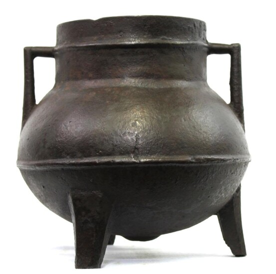 17 / 18 Century European Iron Tripod Cauldron 17...