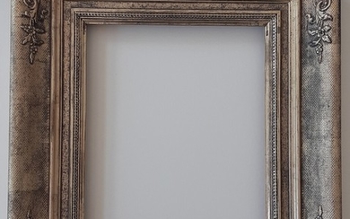 P. C. Damborg: A 19th century bobinet frame of gilded wood, gesso and fabric. With label. Visible size 21.5×17.5 cm. Frame size 35.5×31 cm.