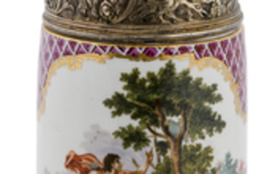 Porzellan-Walzenkrug mit mythologischer Szene