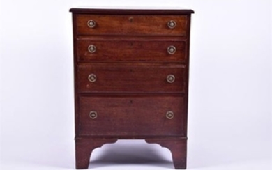 A Regency style mahogany small chest with four graduated drawers, on bracket feet, 81 cm x 59 cm x 48 cm.