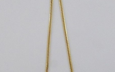Un collier en or maille plate, long.48cm, poids 24…