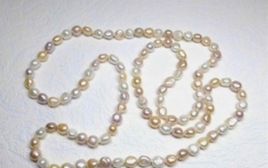 Un sautoir très original en perles de culture natu…
