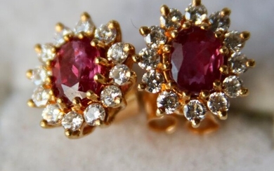 18 kt. Yellow gold - Earrings - 1.50 ct Ruby - of high quality gems - Diamonds VVS/F-G