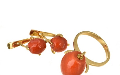 2 piece jewellery set - 18 kt. Yellow gold Coral
