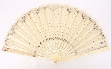 An Edwardian fan, early 20th Century, with carved...