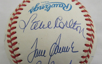 300 Win Club OAL Baseball Signed by (12) with Tom Seaver, Greg Maddux, Randy Johnson (JSA)