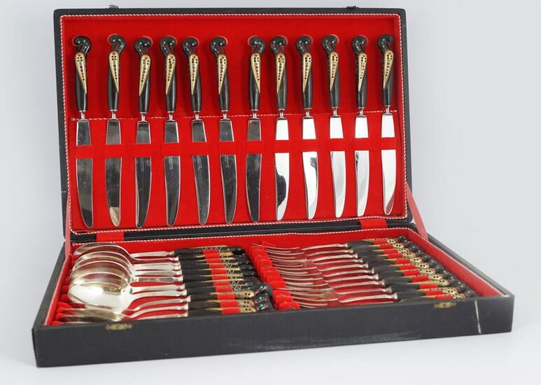 36 PIECE SILVER PLATED CANTEEN OF CUTLERY