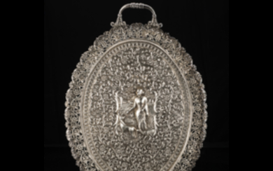 A silver tray. Birmania (?). London, 1906 import marks, Henry & Arthur Vander (cm 52x34 ca.) (gr 1900 ca.) (defects...