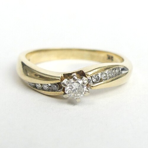 9ct gold diamond ring, 2.9 grams. Size M, 4.5 mm top. UK pos...
