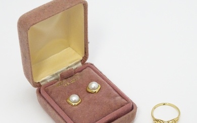 A 14ct gold ring set with central pearl. Ring size approx. M...