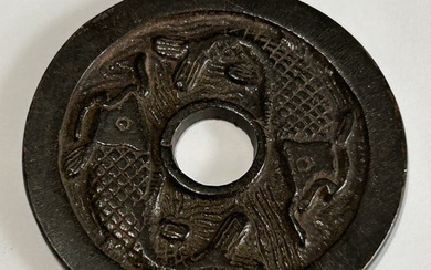 A ANTIQUE CHINESE TWIN FISH COPPER COIN CHARM, 19TH CENTURY