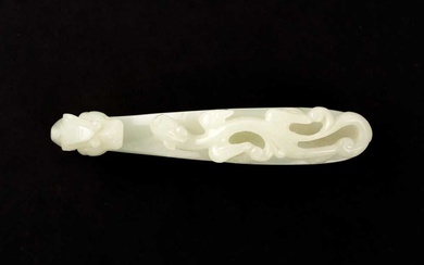 A CHINESE PALE-CELADON JADE 'DRAGON' BELT HOOK 清十八世紀 清白玉龍紋帶鉤