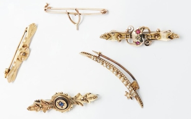 A COLLECTION OF FIVE BROOCHES IN 9CT AND 15CT GOLD, INCLUDING SEED PEARL, DIAMOND AND SAPPHIRE , TOTAL WEIGHT 11.7GMS